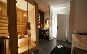 Lover'S Room Or